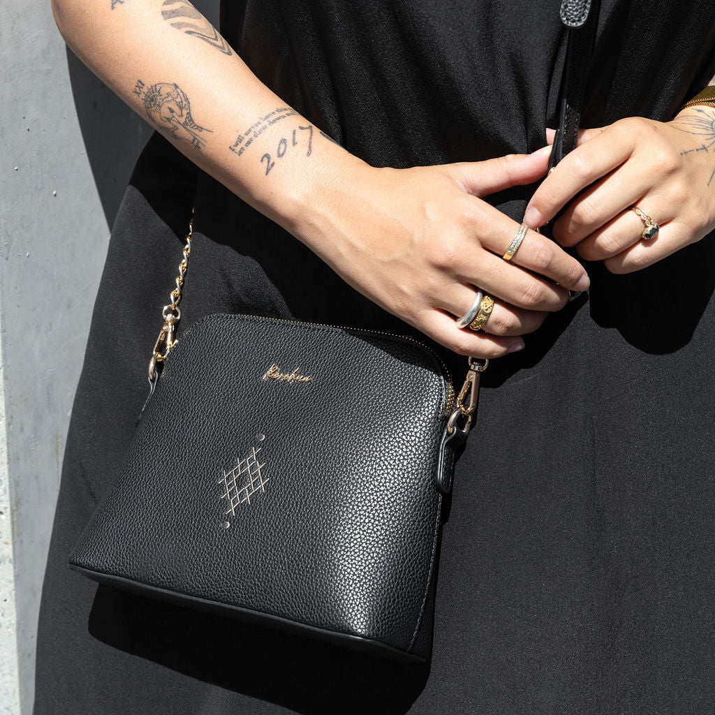 
                  
                    Puāwai Crossbody Pēke - Rerehua Boutique
                  
                