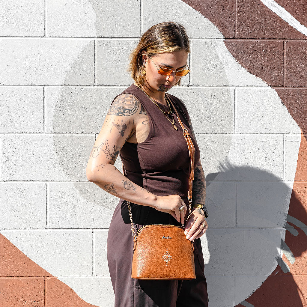 
                  
                    Puāwai Crossbody Pēke - Rerehua Boutique
                  
                