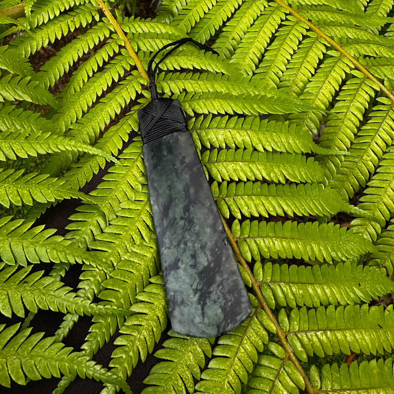Crossover lashed toki Pounamu Pendant - 8